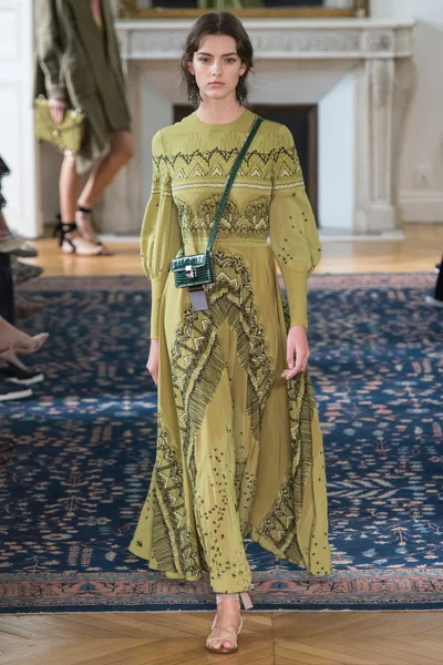 Look 27